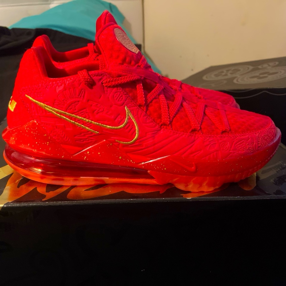 Worn a handful of times in great condition